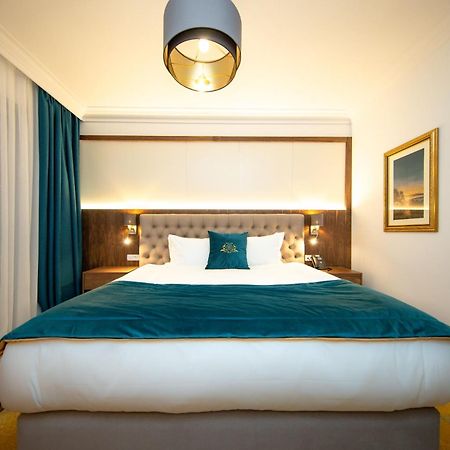 Grand Hotel Belushi Boge ภายนอก รูปภาพ