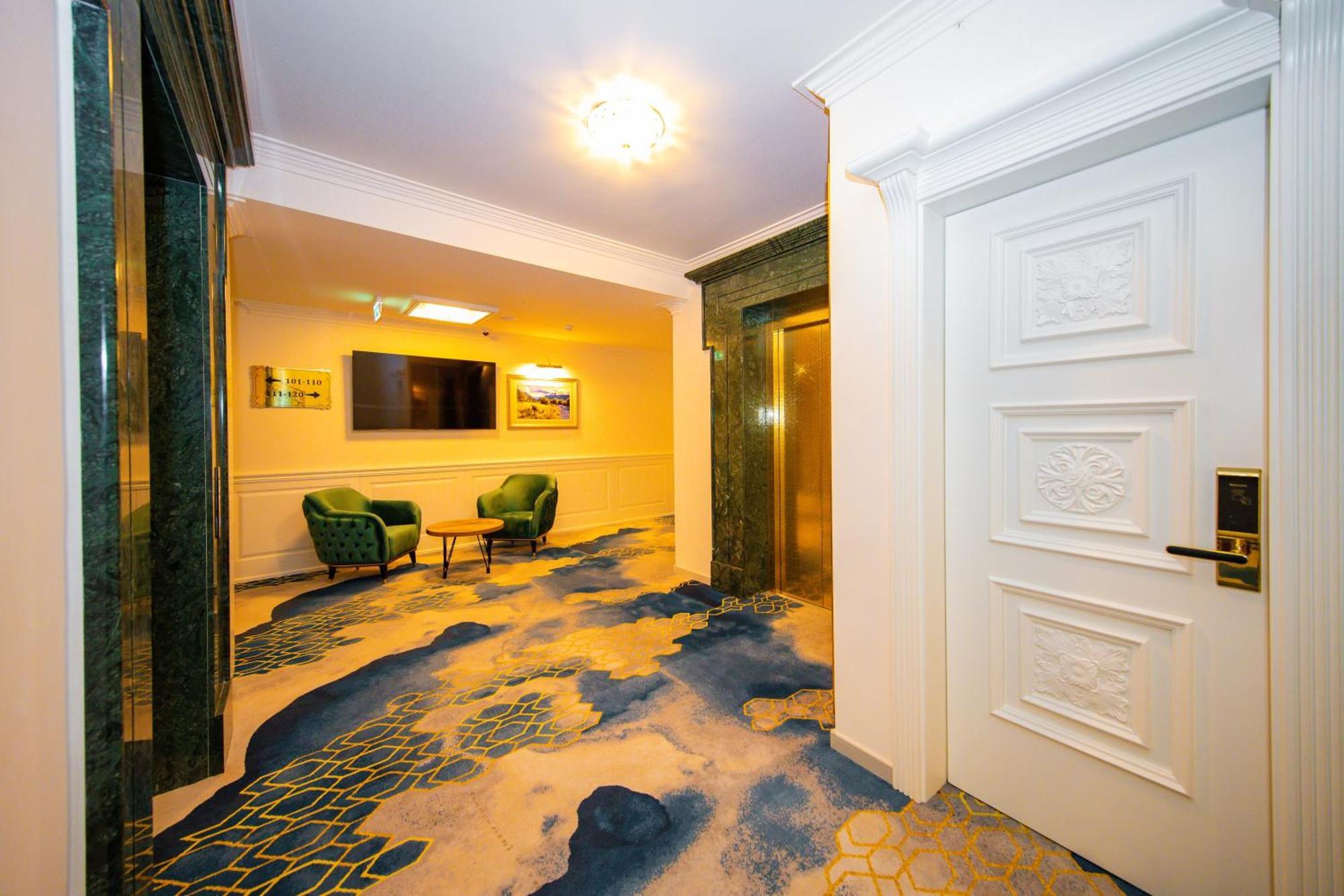 Grand Hotel Belushi Boge ภายนอก รูปภาพ
