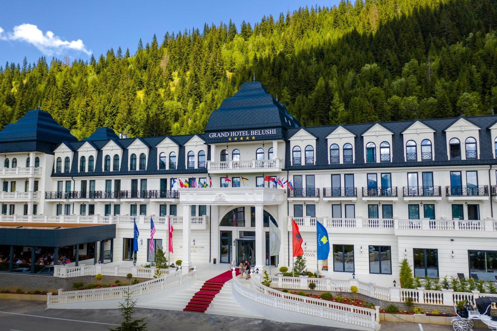 Grand Hotel Belushi Boge ภายนอก รูปภาพ