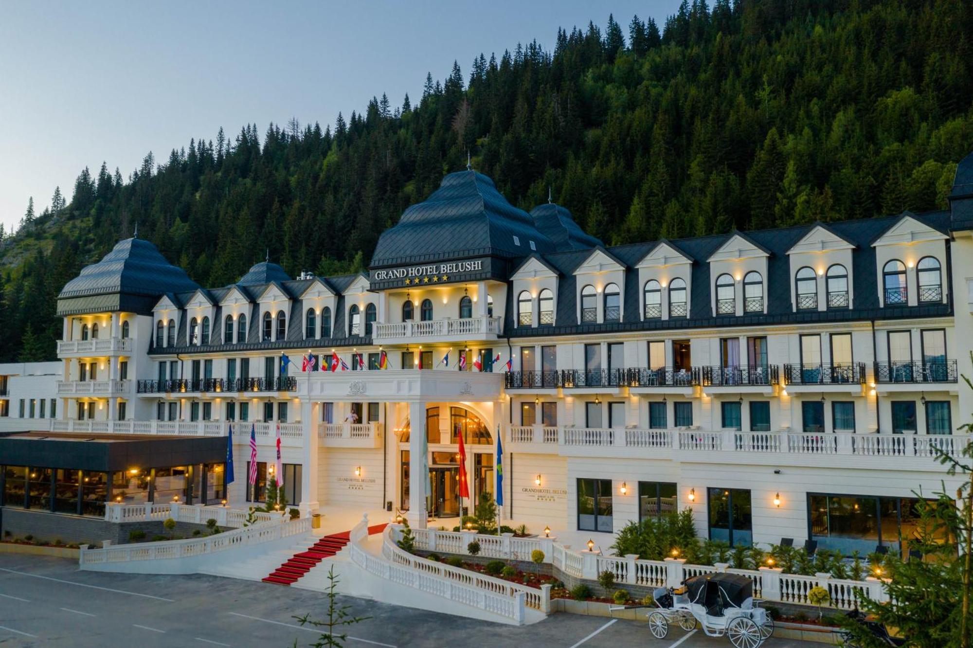 Grand Hotel Belushi Boge ภายนอก รูปภาพ