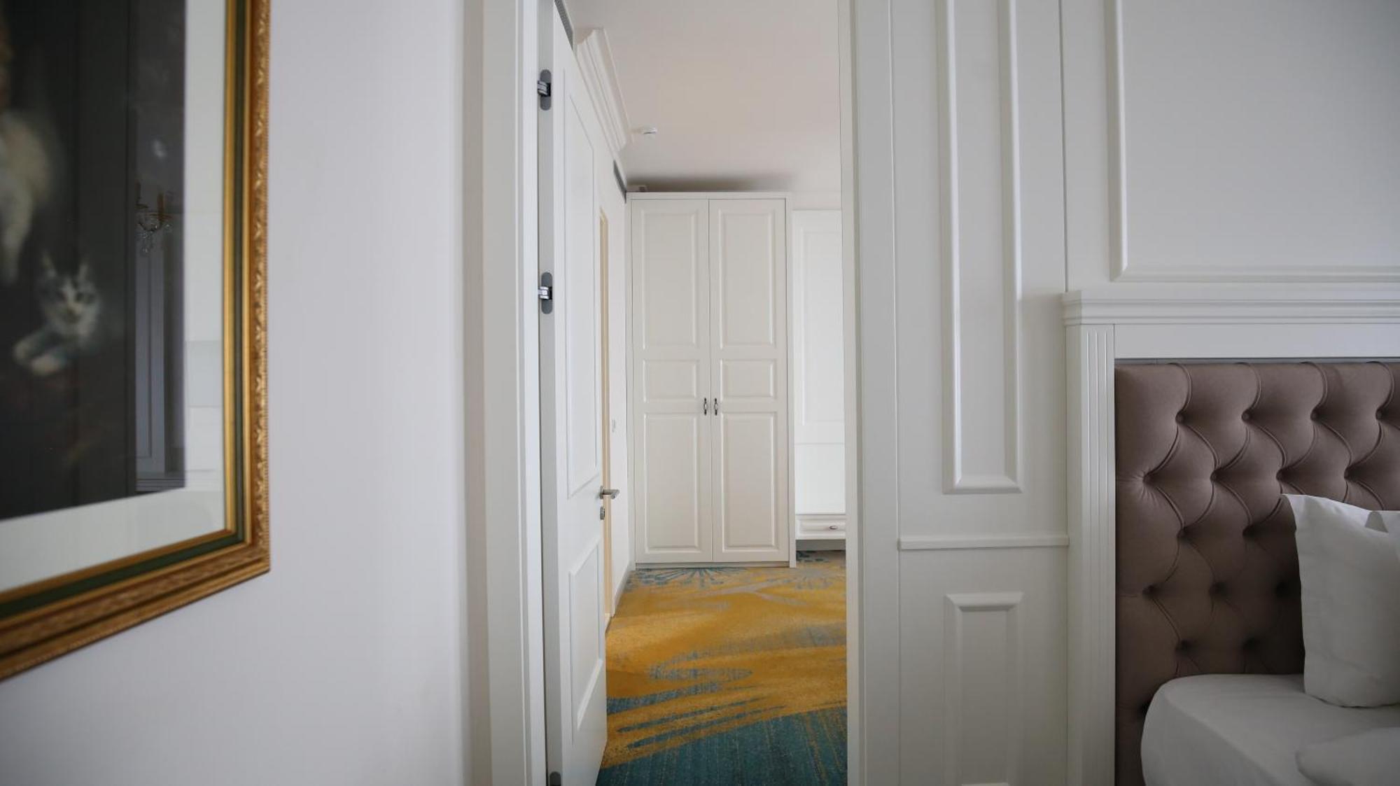 Grand Hotel Belushi Boge ภายนอก รูปภาพ