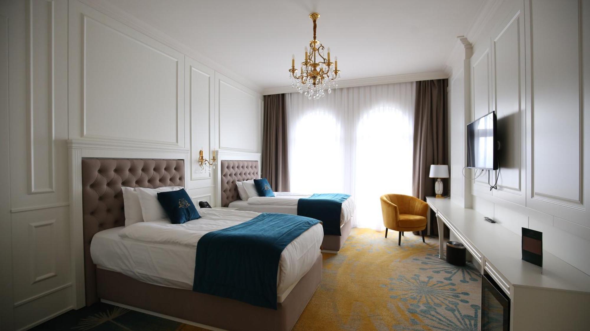 Grand Hotel Belushi Boge ภายนอก รูปภาพ