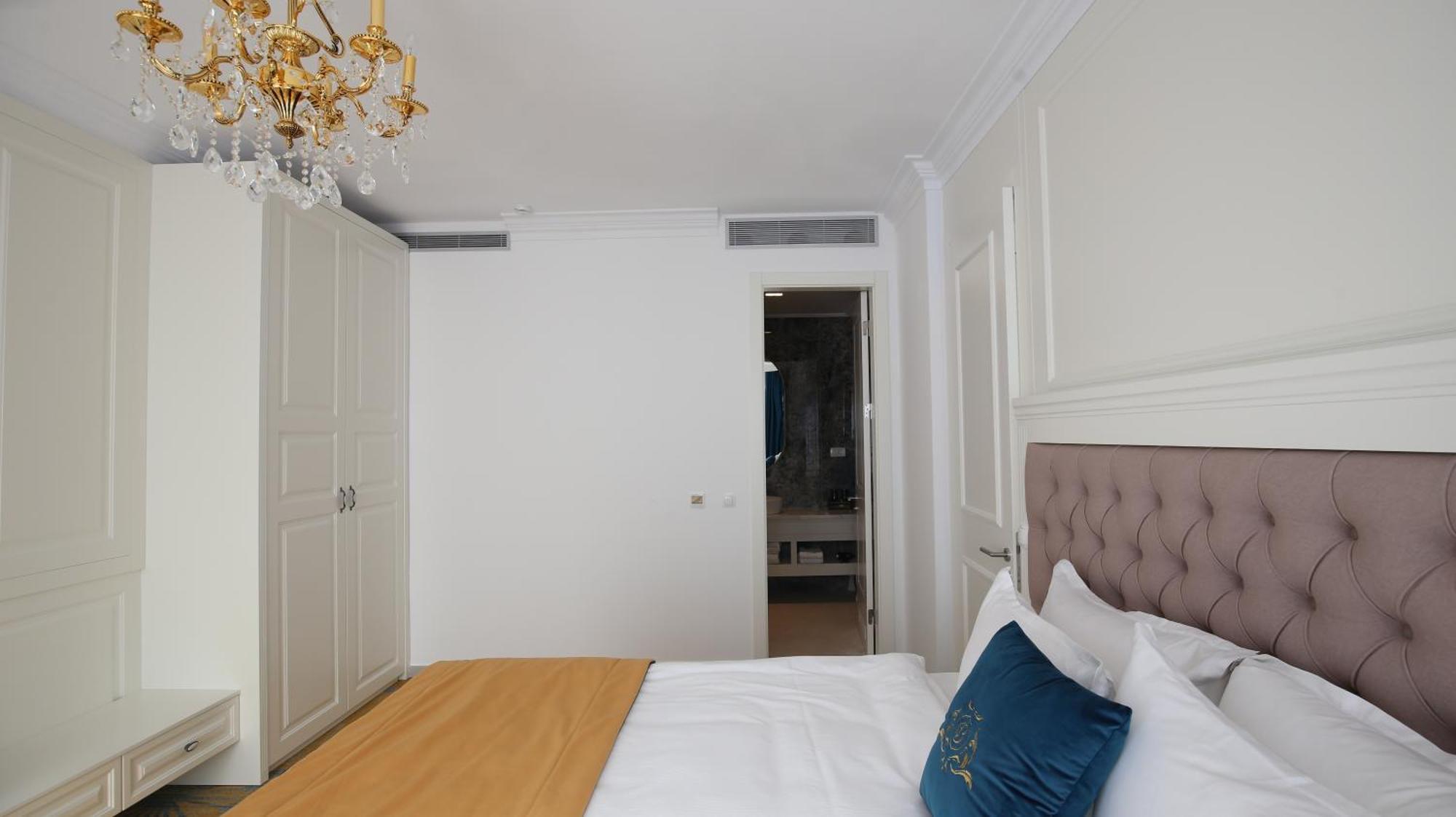 Grand Hotel Belushi Boge ภายนอก รูปภาพ