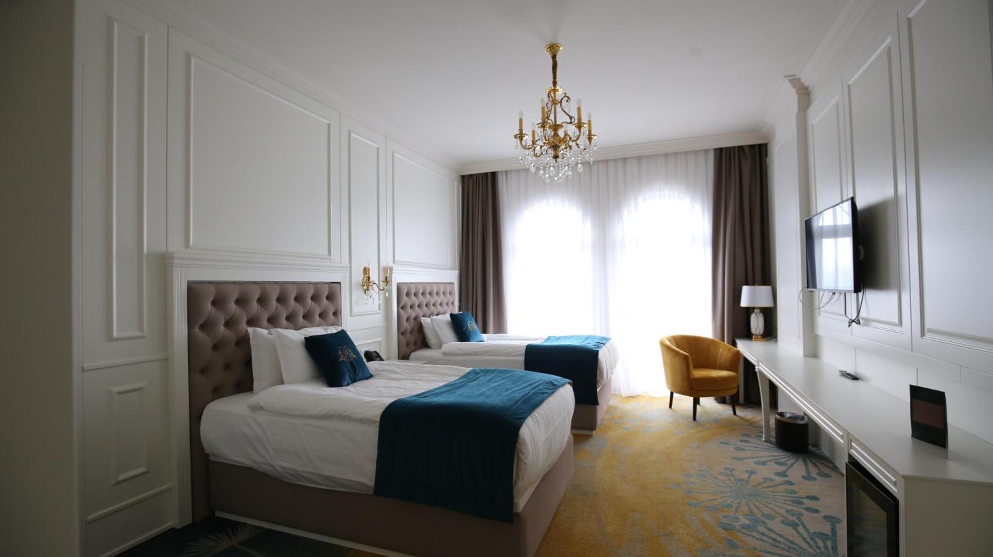 Grand Hotel Belushi Boge ภายนอก รูปภาพ