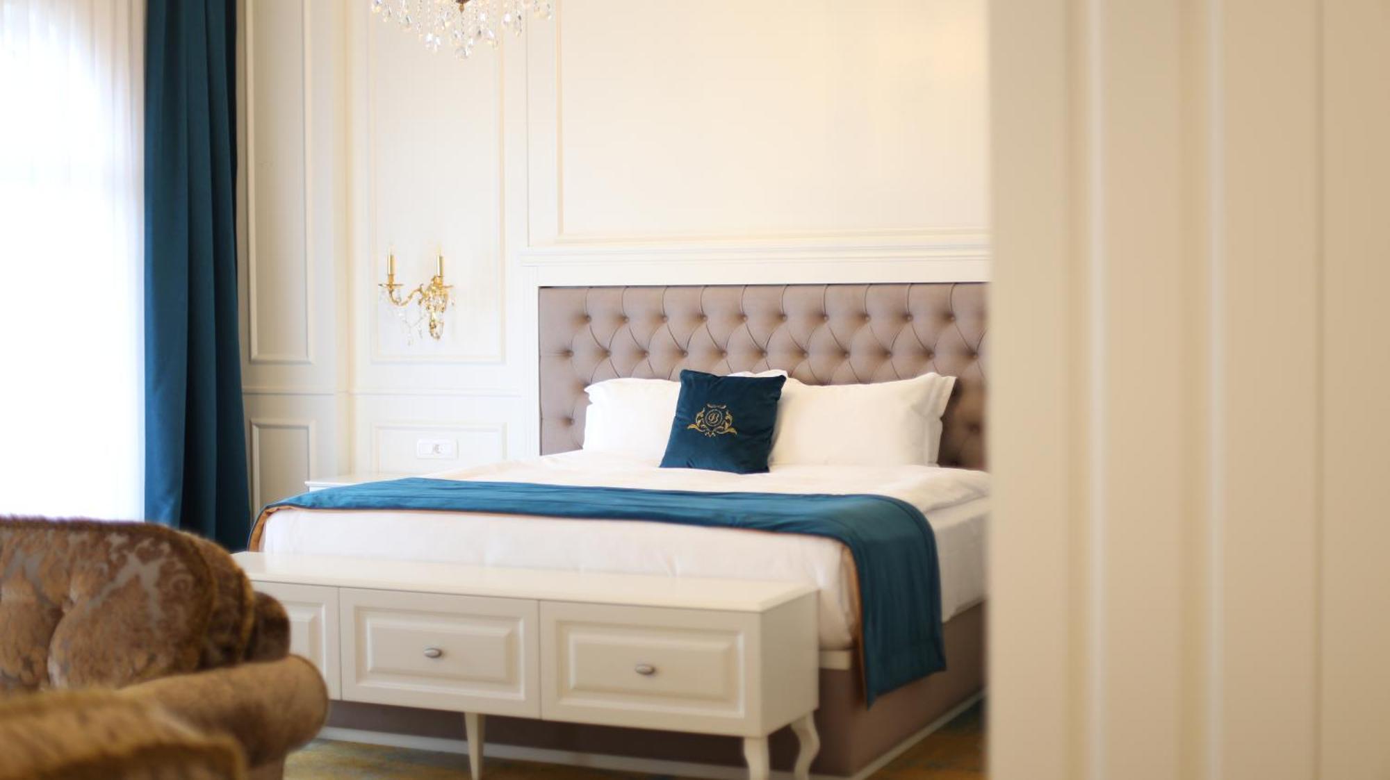 Grand Hotel Belushi Boge ภายนอก รูปภาพ
