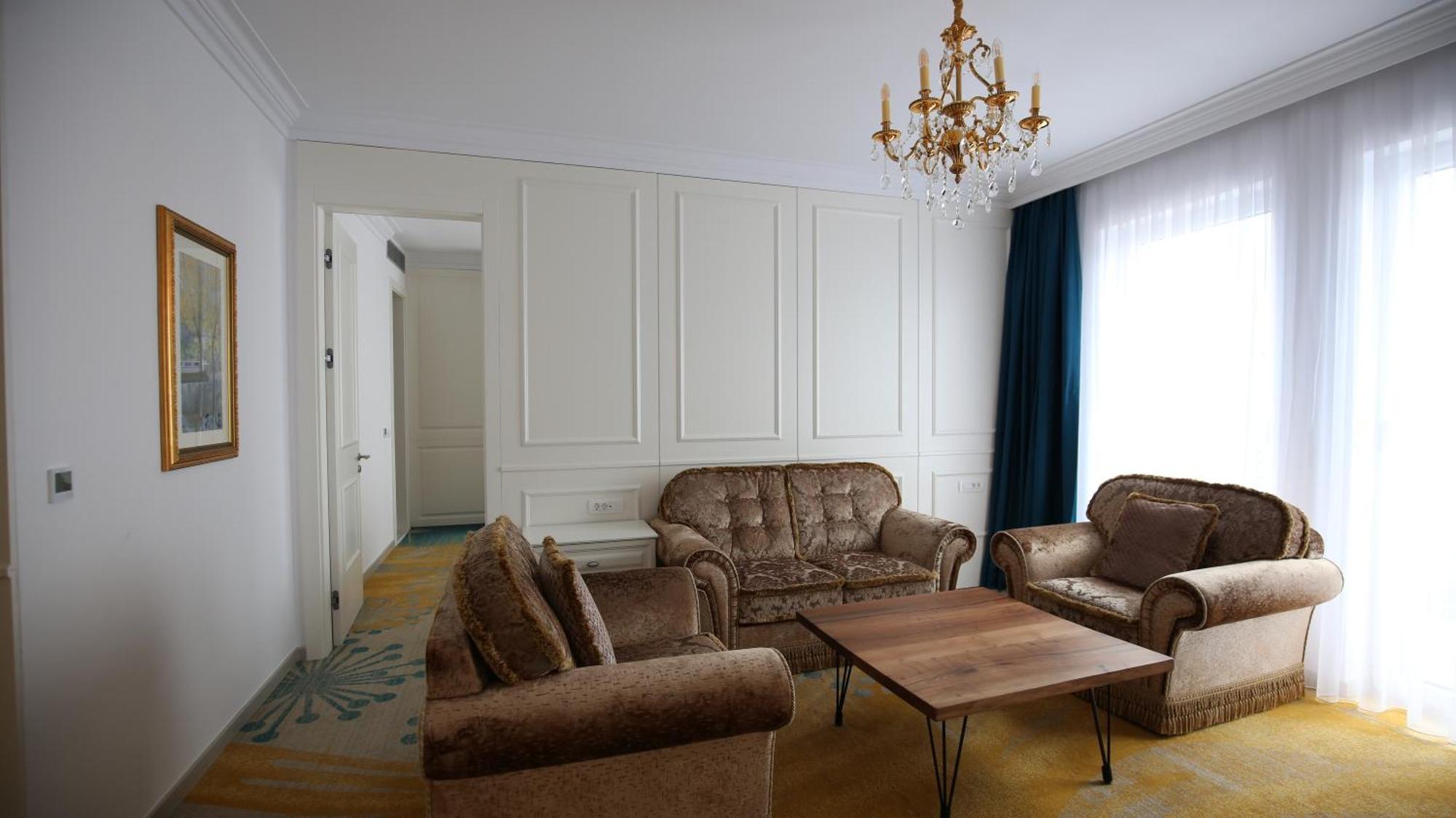 Grand Hotel Belushi Boge ภายนอก รูปภาพ