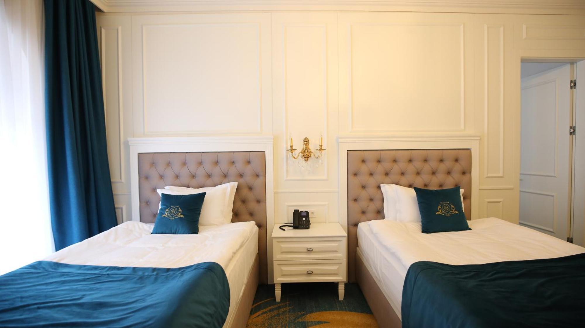Grand Hotel Belushi Boge ภายนอก รูปภาพ