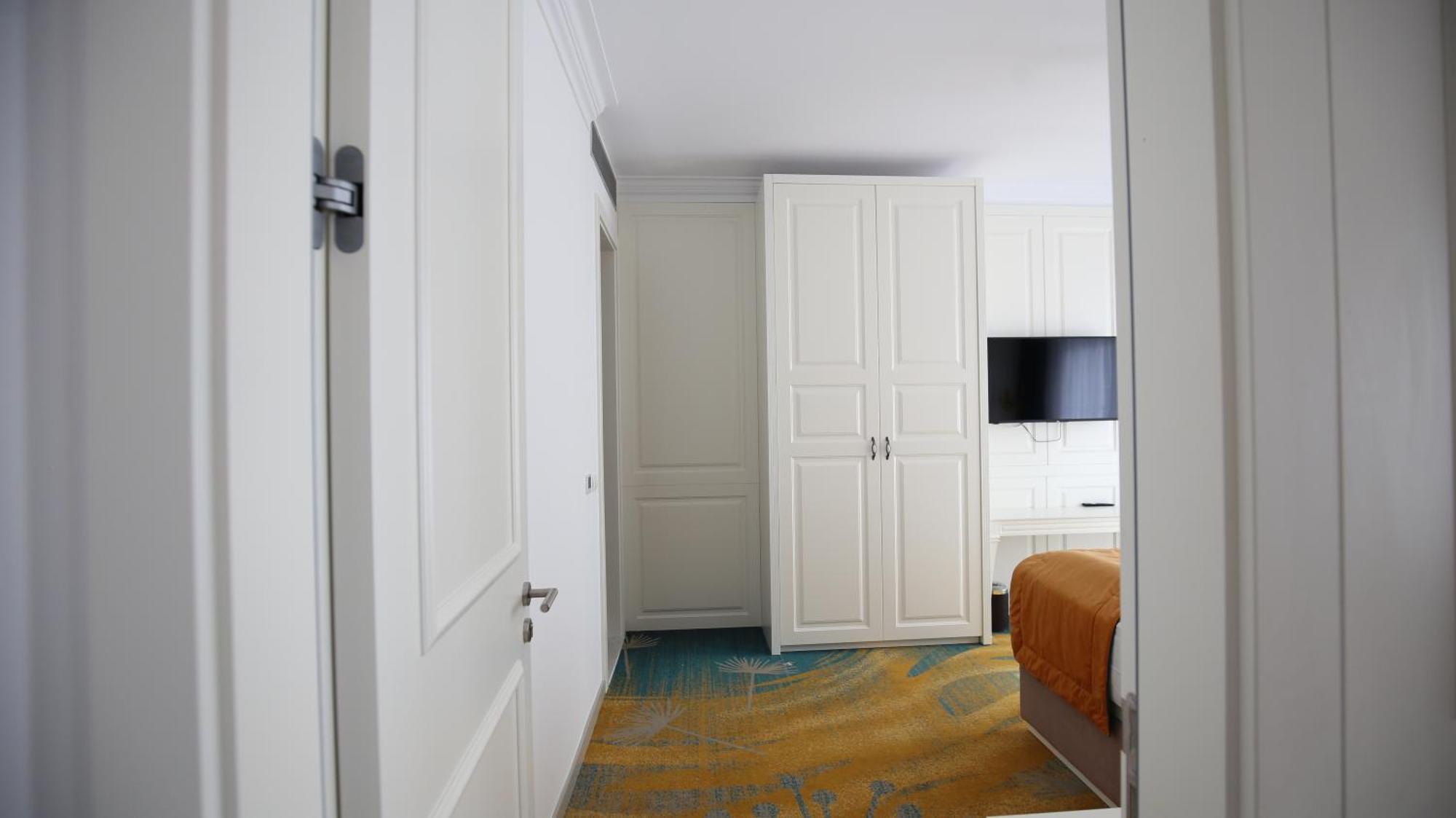 Grand Hotel Belushi Boge ภายนอก รูปภาพ