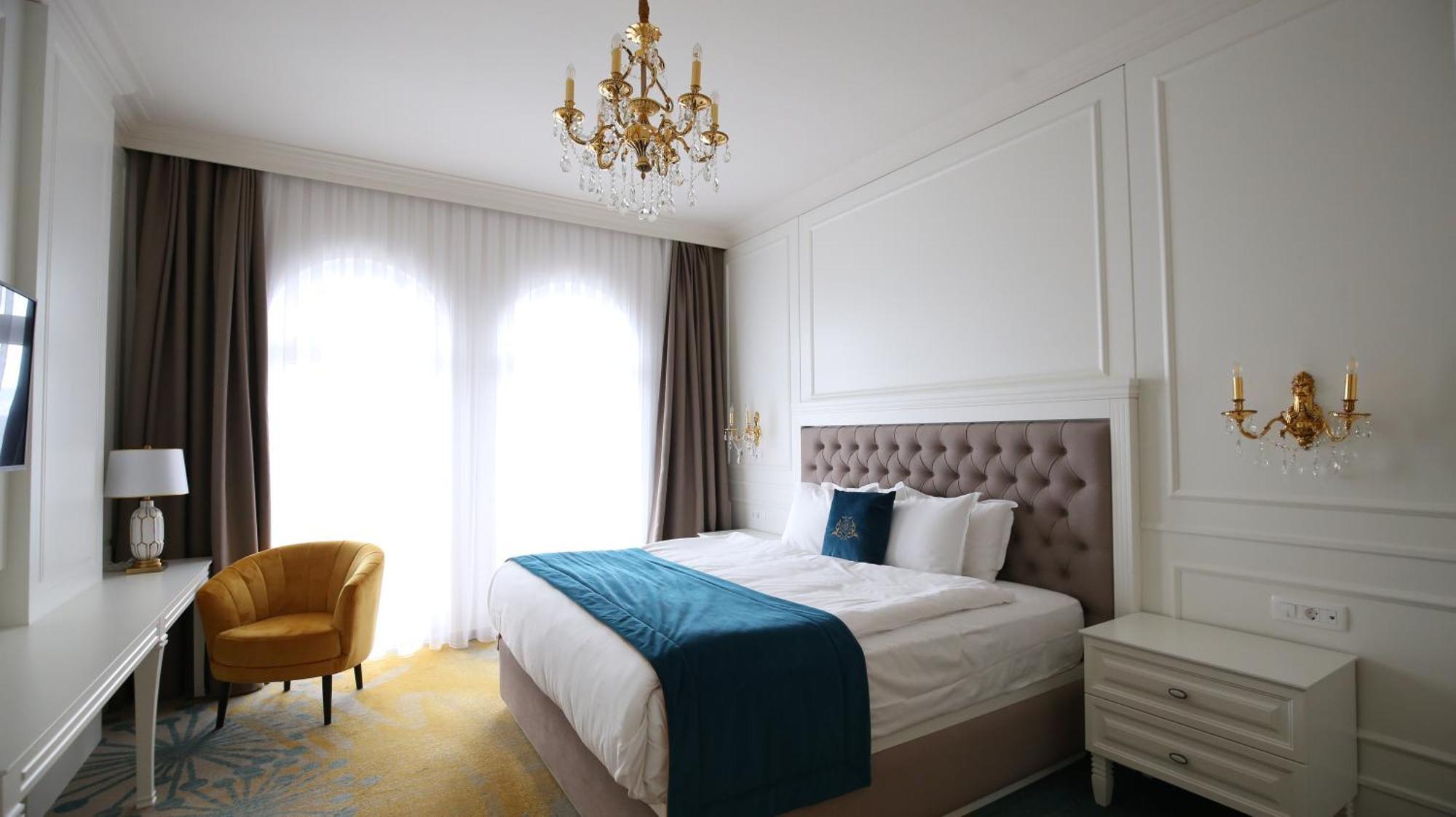Grand Hotel Belushi Boge ภายนอก รูปภาพ