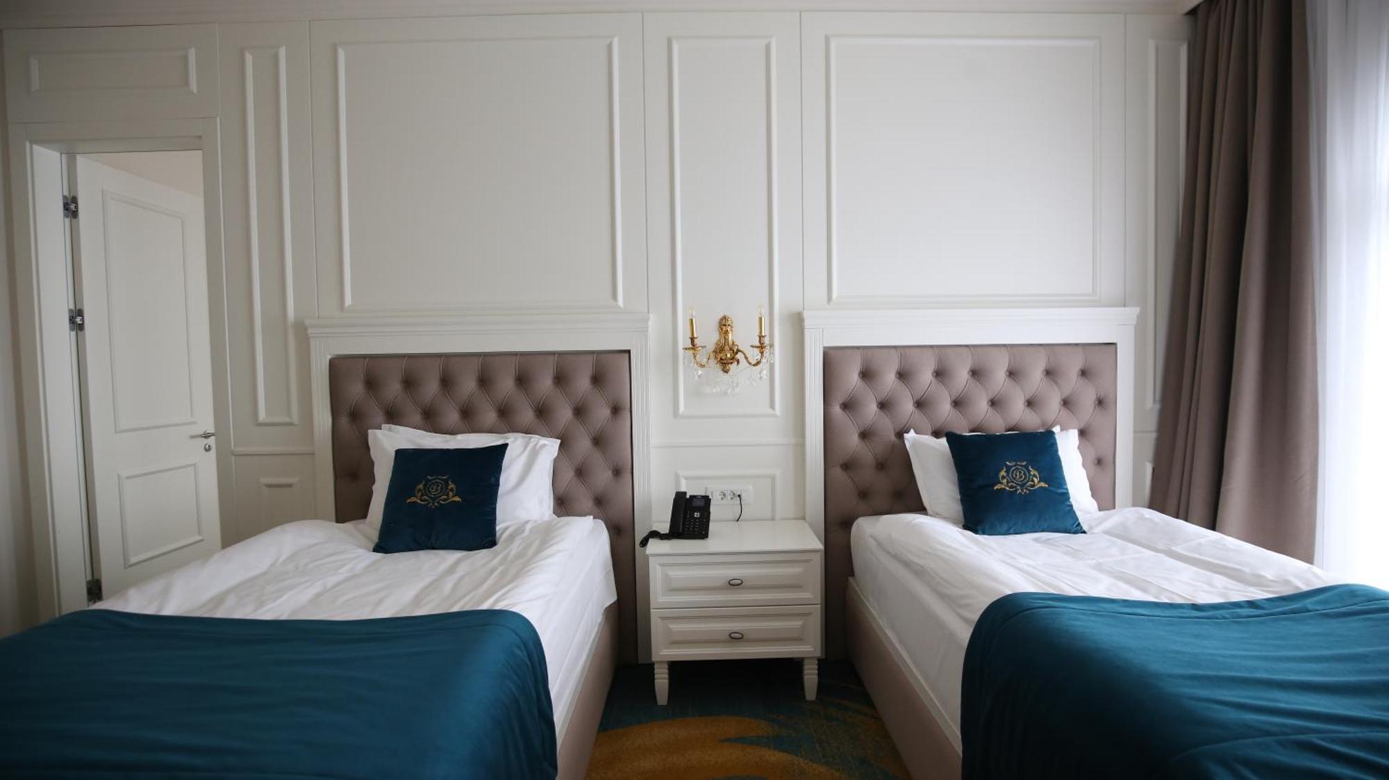 Grand Hotel Belushi Boge ภายนอก รูปภาพ