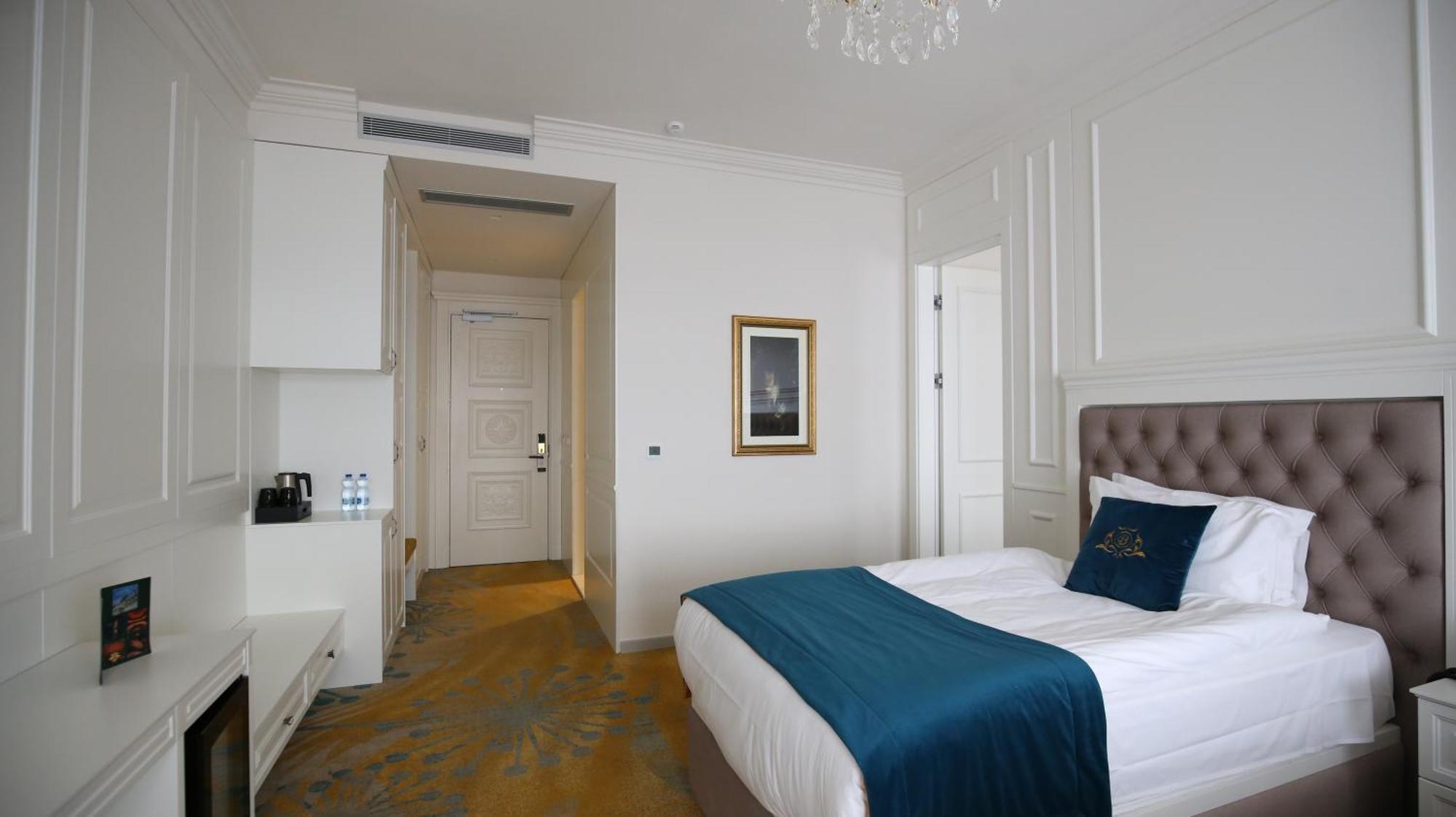 Grand Hotel Belushi Boge ภายนอก รูปภาพ