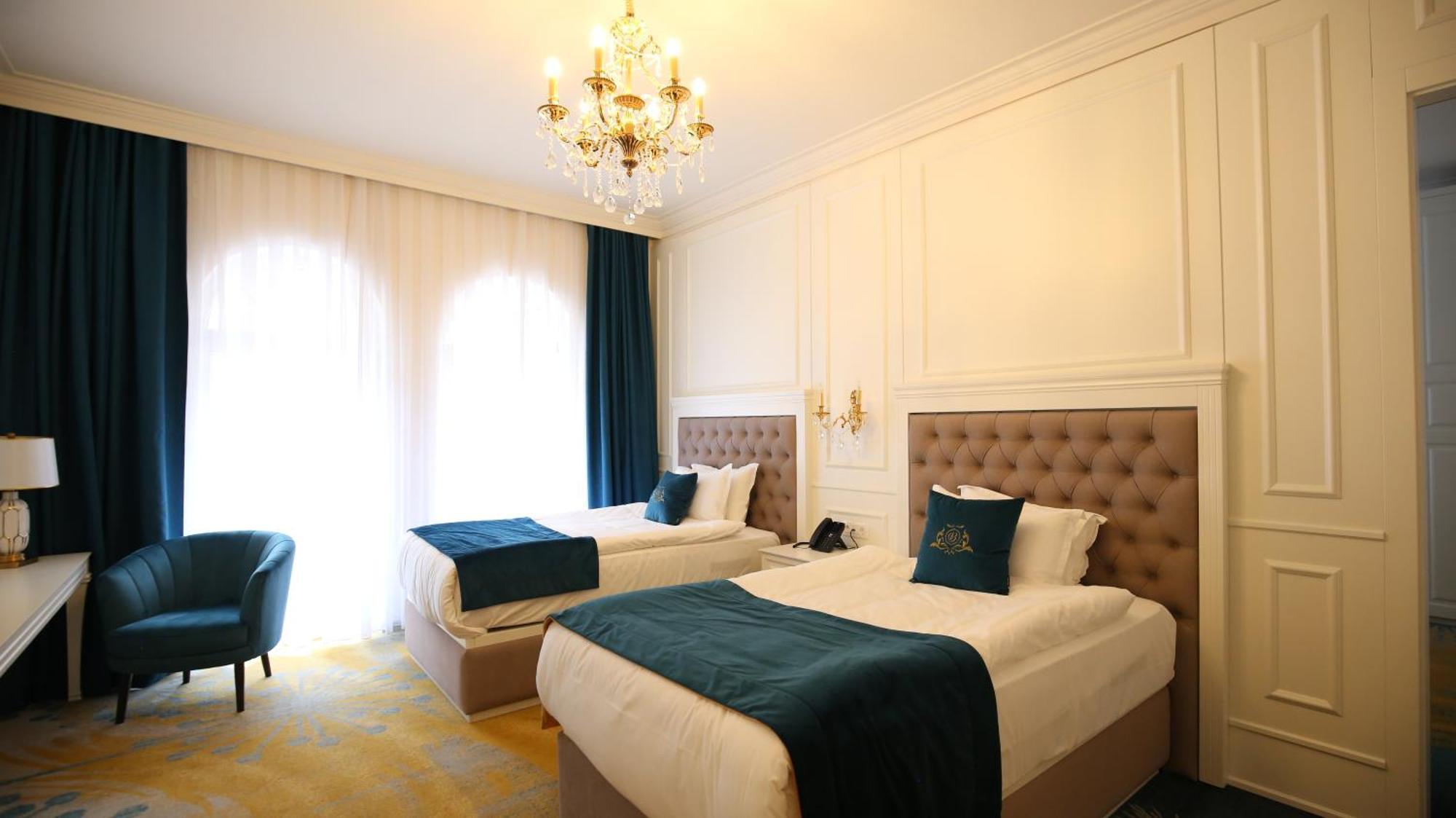 Grand Hotel Belushi Boge ภายนอก รูปภาพ