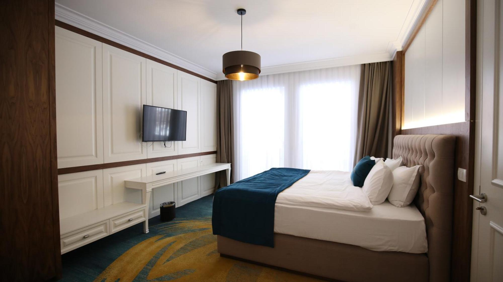 Grand Hotel Belushi Boge ภายนอก รูปภาพ
