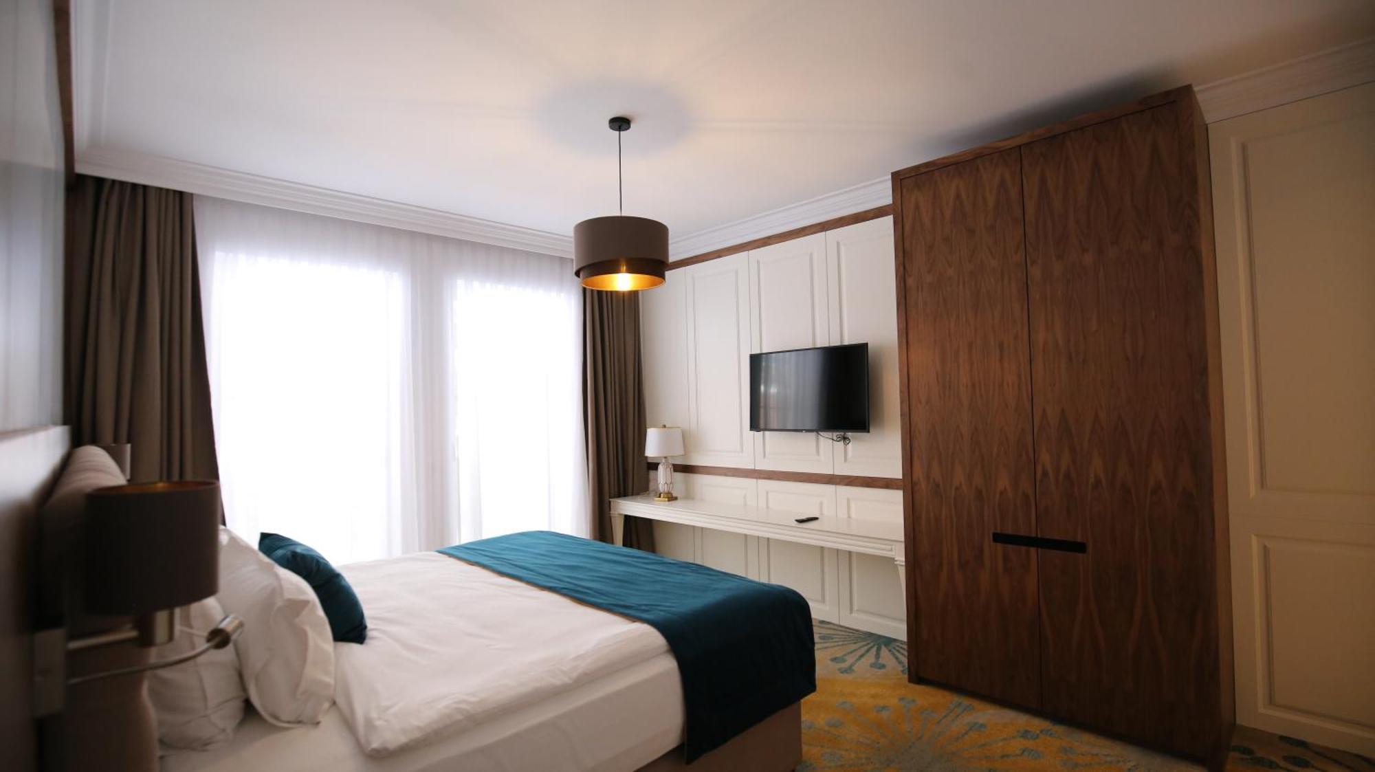 Grand Hotel Belushi Boge ภายนอก รูปภาพ
