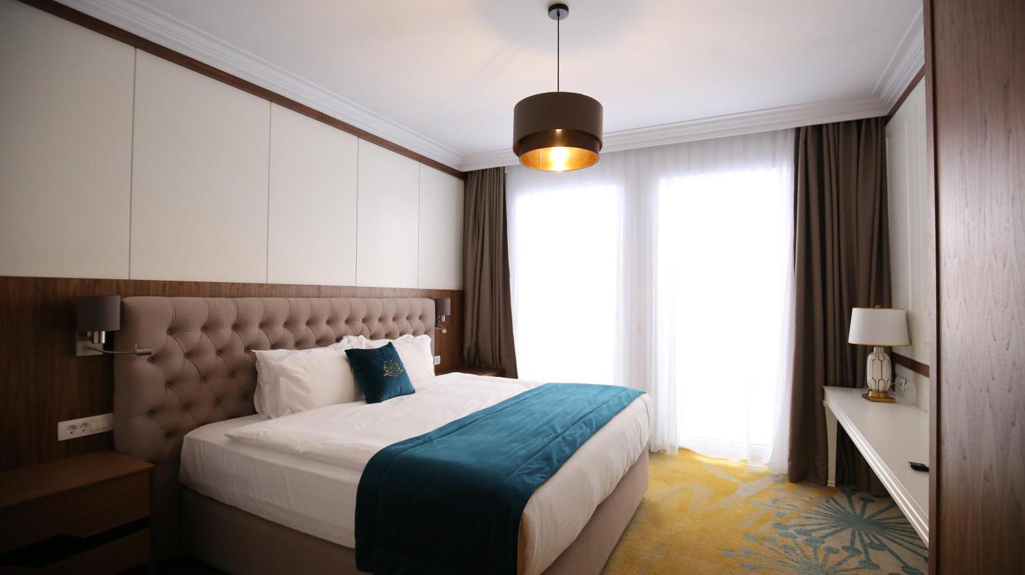 Grand Hotel Belushi Boge ภายนอก รูปภาพ
