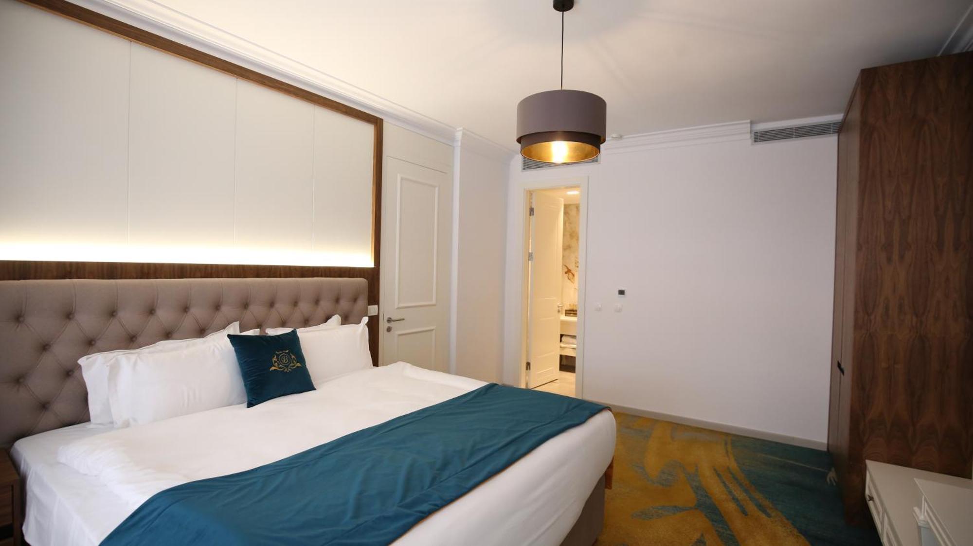 Grand Hotel Belushi Boge ภายนอก รูปภาพ