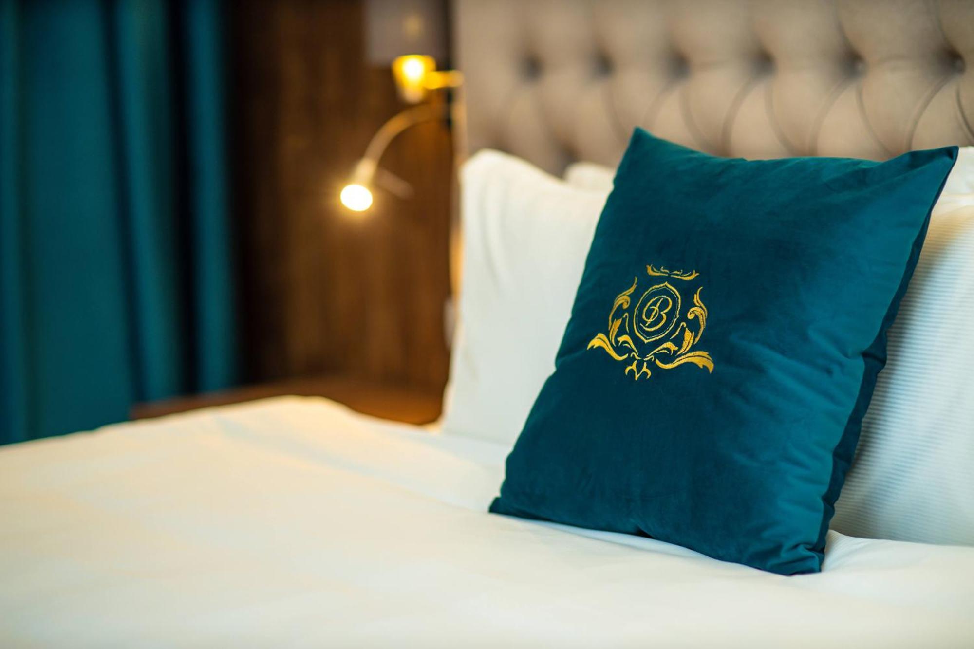Grand Hotel Belushi Boge ภายนอก รูปภาพ