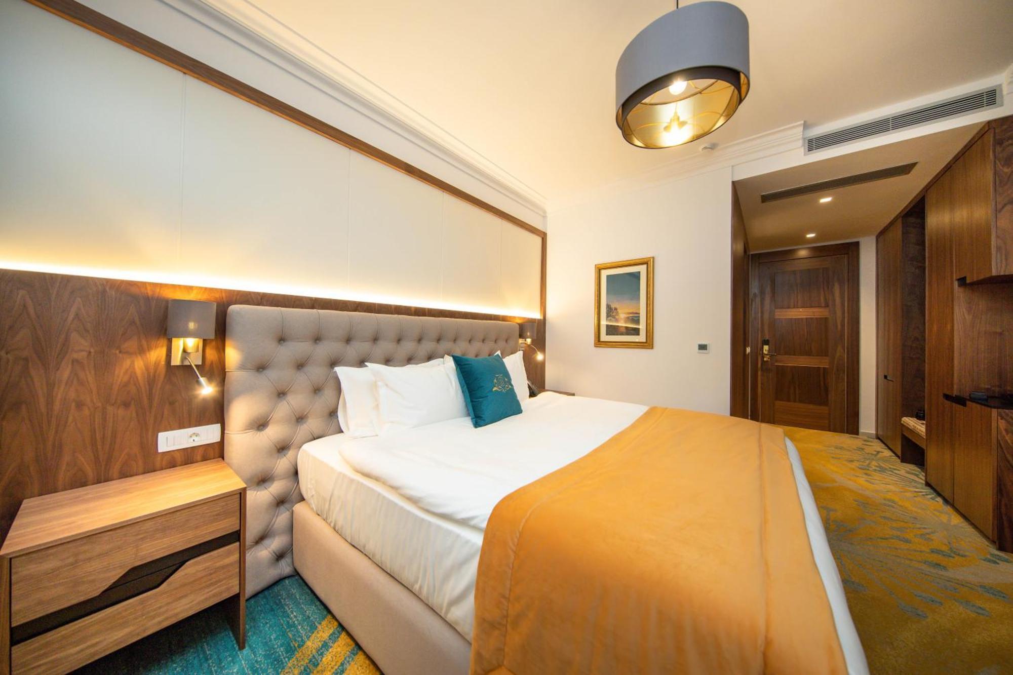 Grand Hotel Belushi Boge ภายนอก รูปภาพ