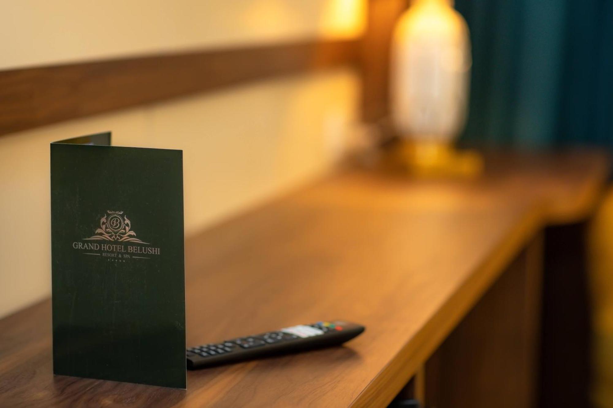 Grand Hotel Belushi Boge ภายนอก รูปภาพ