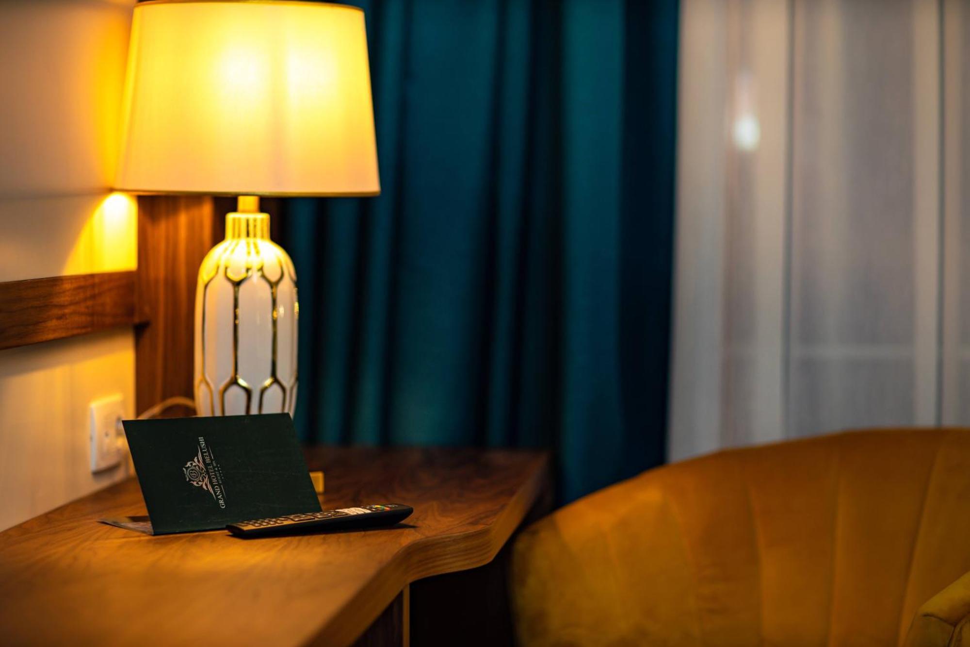 Grand Hotel Belushi Boge ภายนอก รูปภาพ