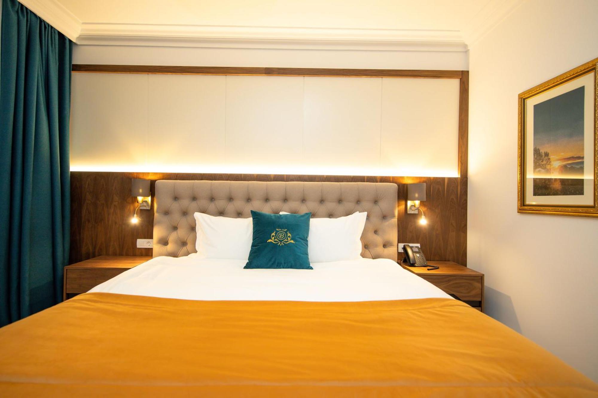 Grand Hotel Belushi Boge ภายนอก รูปภาพ