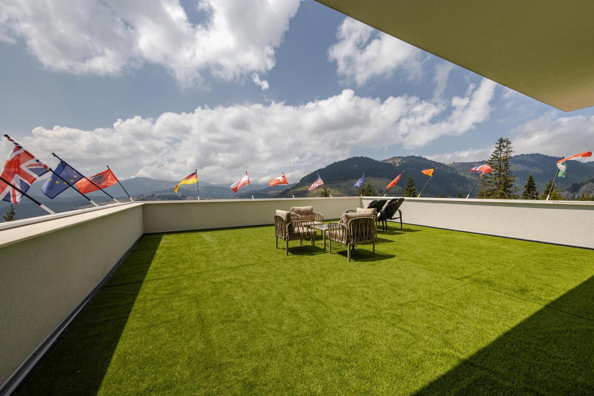 Grand Hotel Belushi Boge ภายนอก รูปภาพ