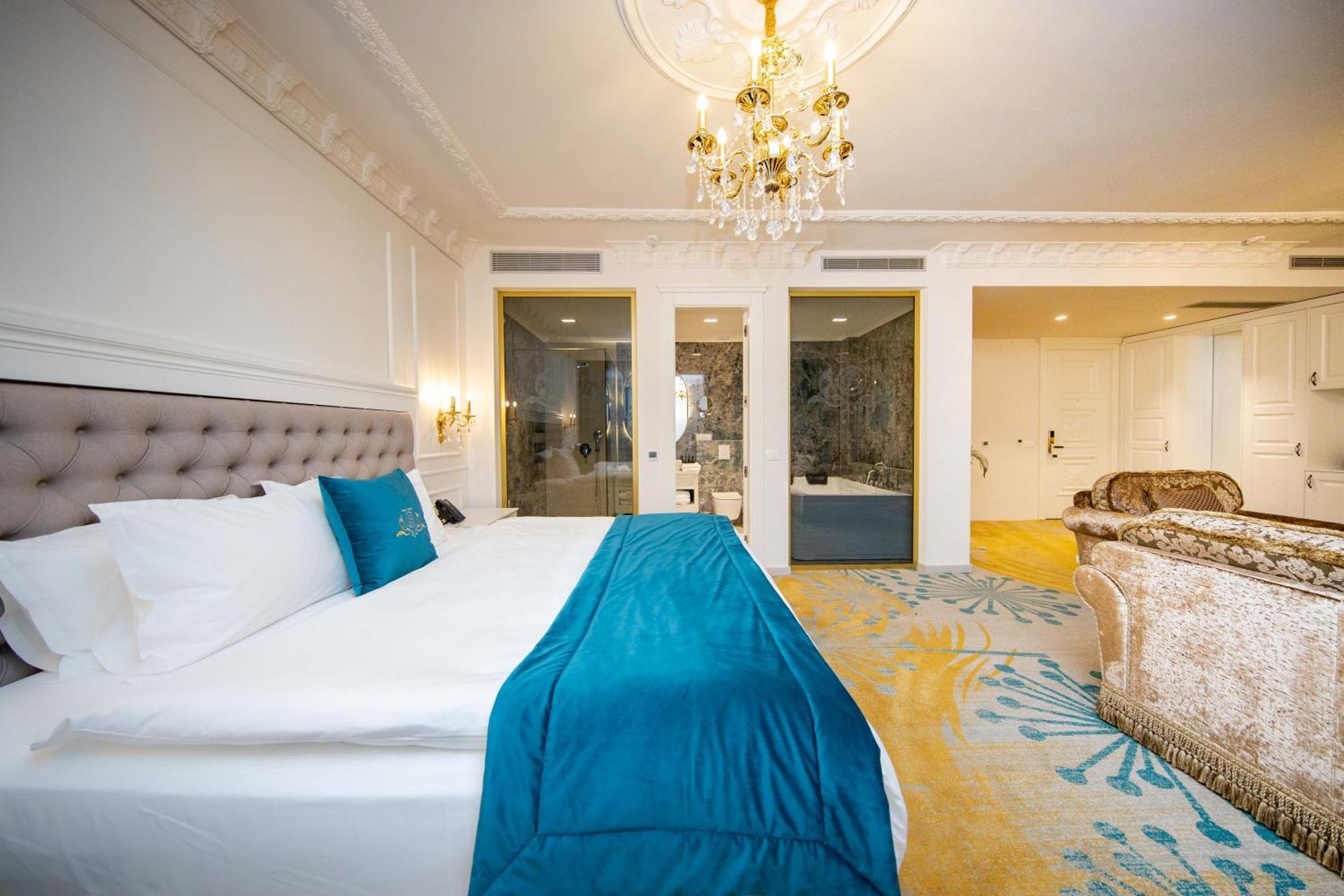 Grand Hotel Belushi Boge ภายนอก รูปภาพ