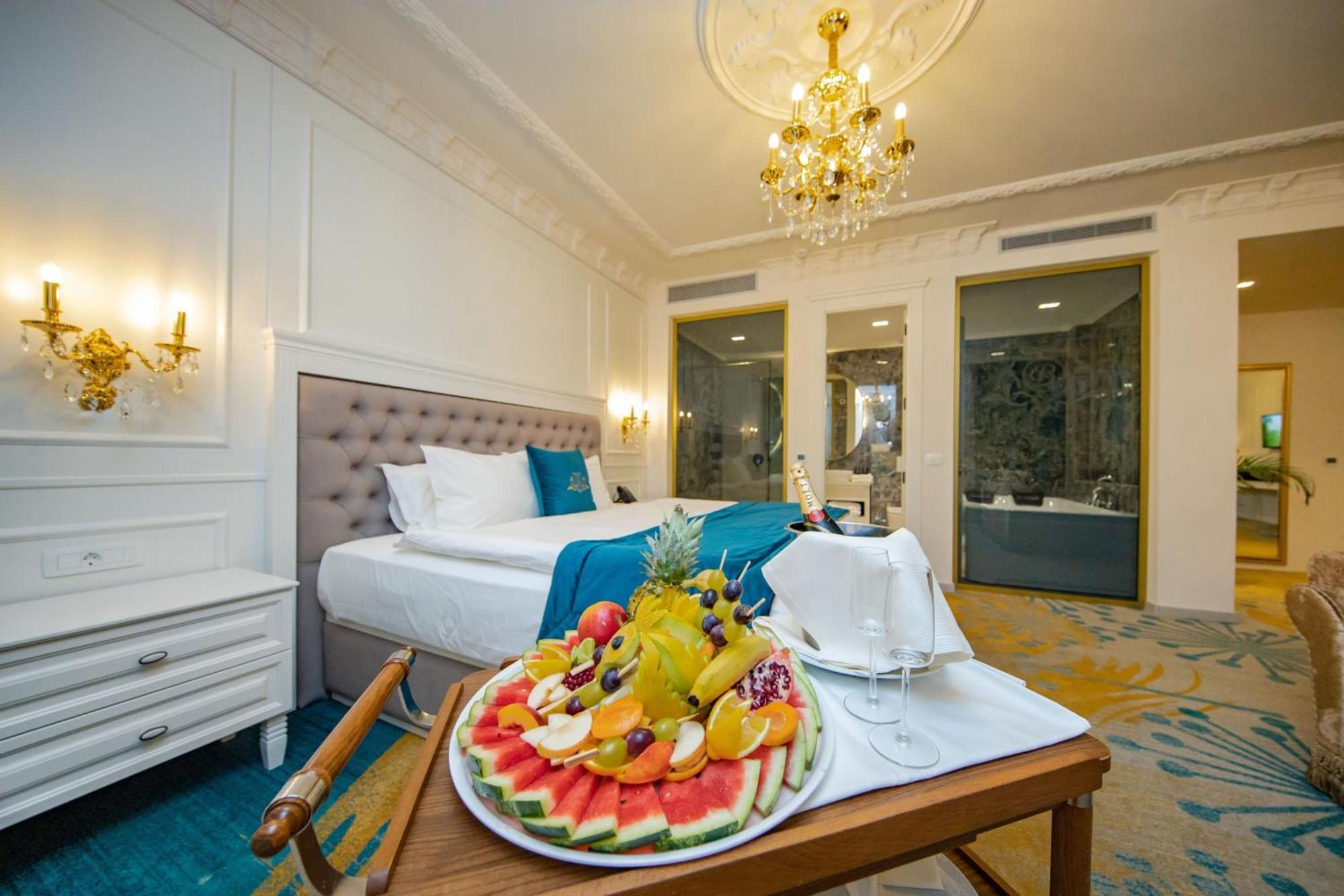 Grand Hotel Belushi Boge ภายนอก รูปภาพ