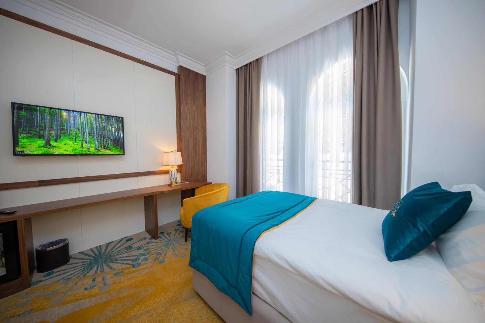 Grand Hotel Belushi Boge ภายนอก รูปภาพ