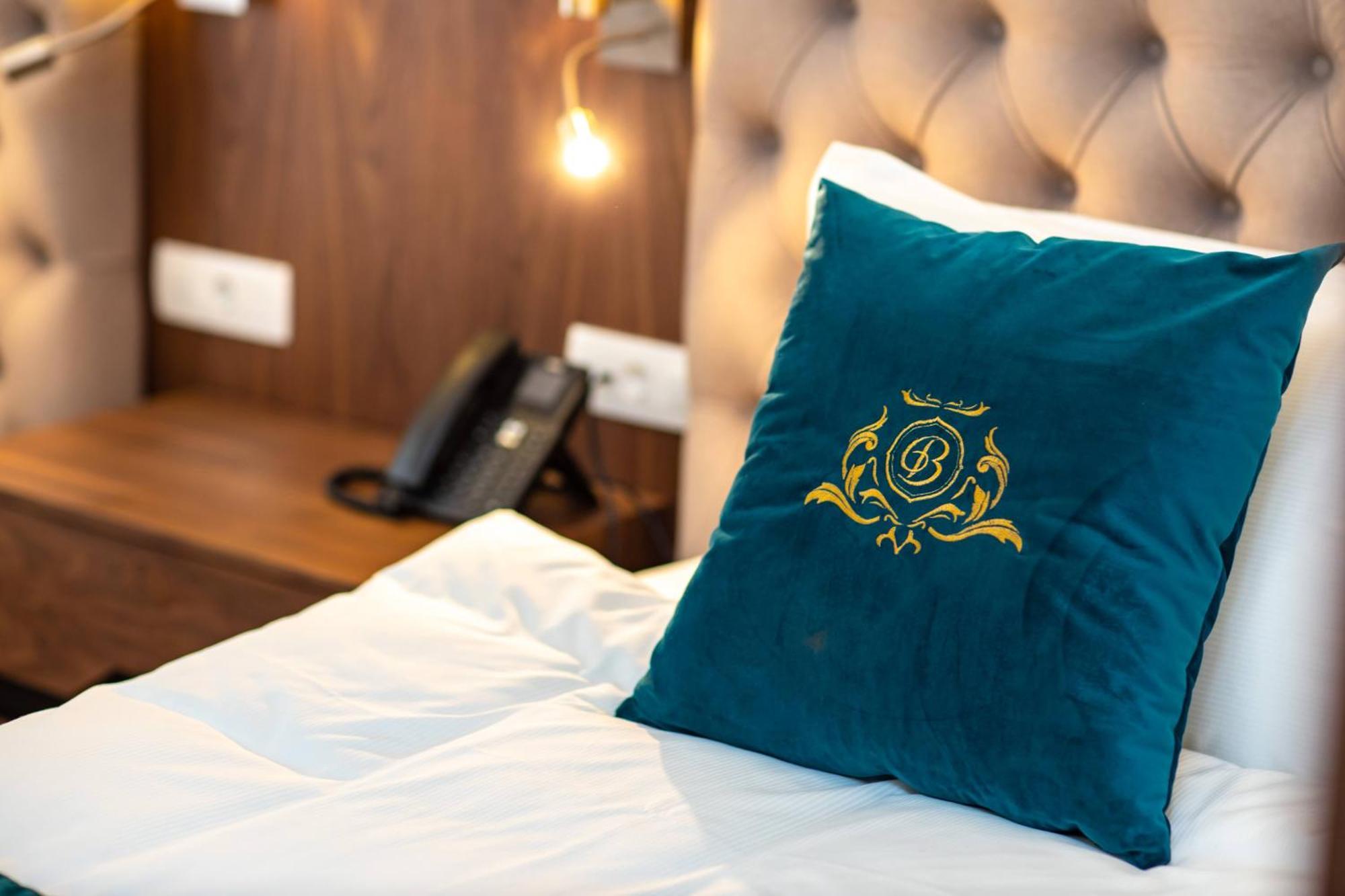 Grand Hotel Belushi Boge ภายนอก รูปภาพ