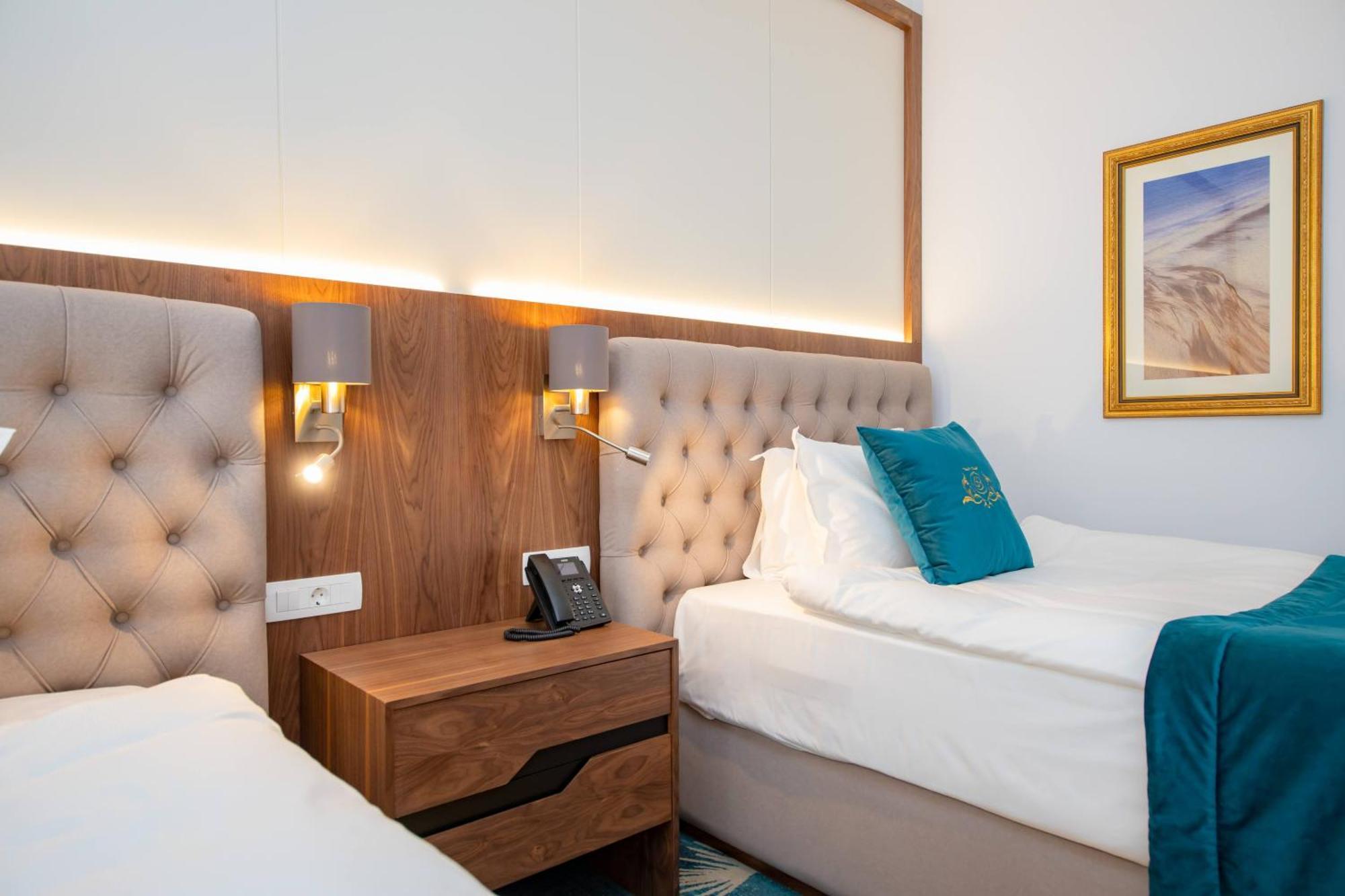 Grand Hotel Belushi Boge ภายนอก รูปภาพ