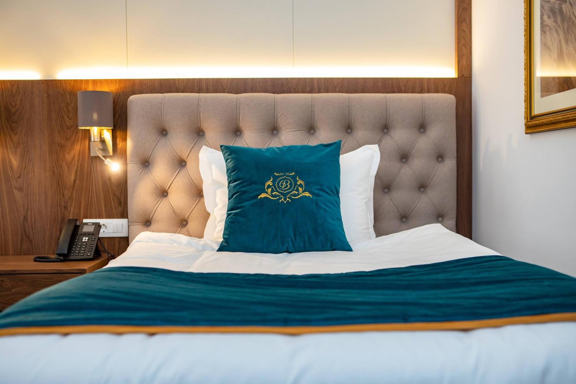 Grand Hotel Belushi Boge ภายนอก รูปภาพ