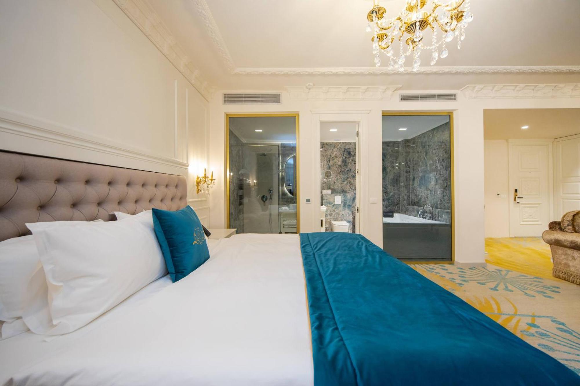 Grand Hotel Belushi Boge ภายนอก รูปภาพ