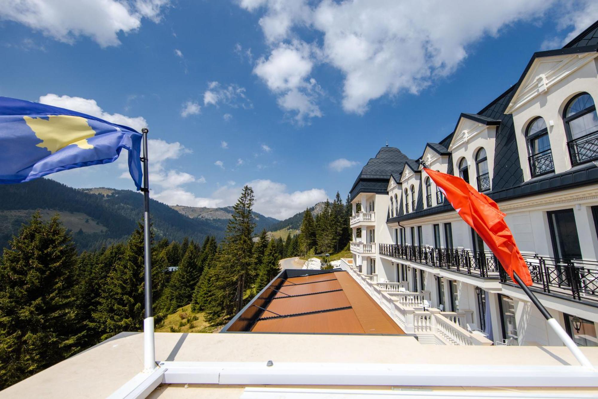 Grand Hotel Belushi Boge ภายนอก รูปภาพ