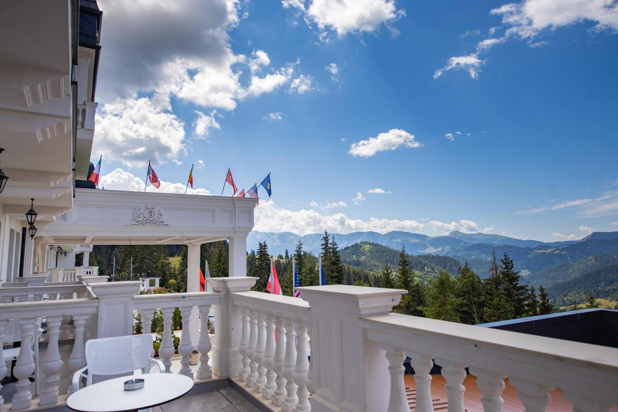 Grand Hotel Belushi Boge ภายนอก รูปภาพ
