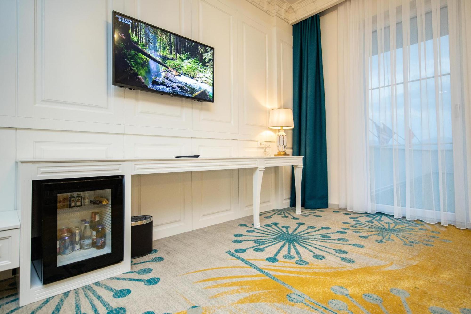 Grand Hotel Belushi Boge ภายนอก รูปภาพ