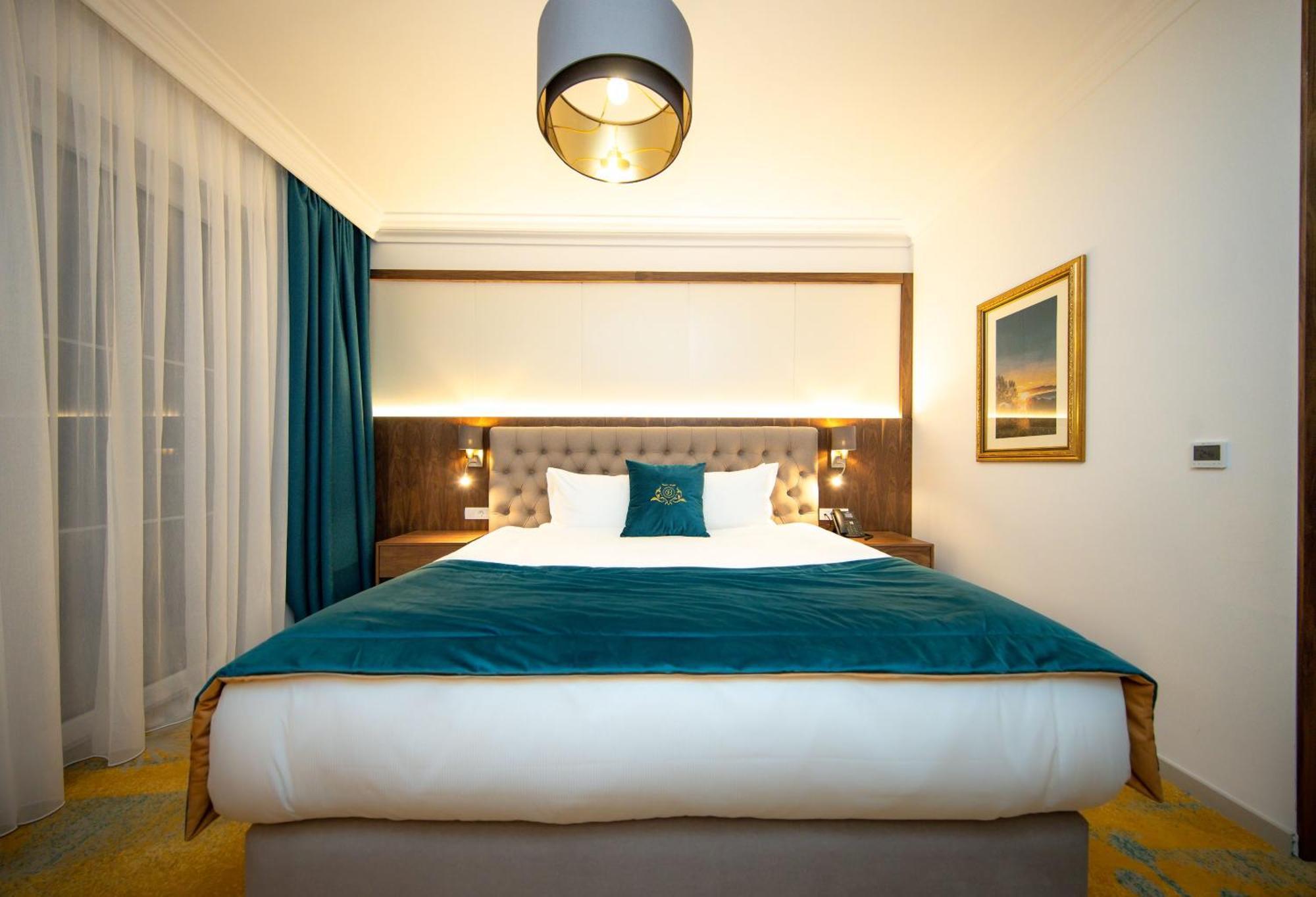 Grand Hotel Belushi Boge ภายนอก รูปภาพ